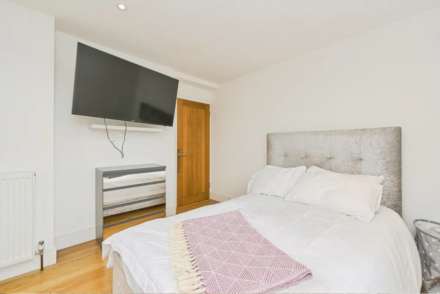 Byfield, New Malden, Image 8