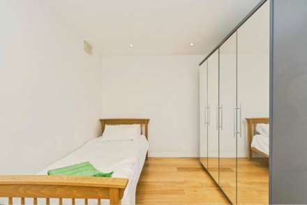 Byfield, New Malden, Image 9