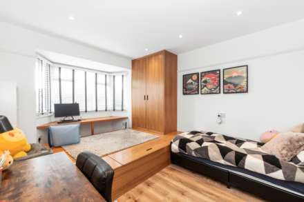 Glebe Gardens, New Malden, Image 10