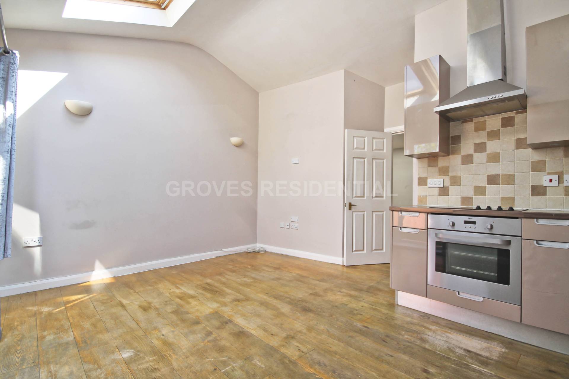 Brewster Place, Kingston Upon Thames, Image 2