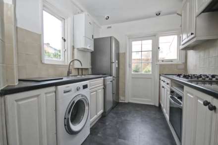 Melrose Gardens, New Malden, Image 5