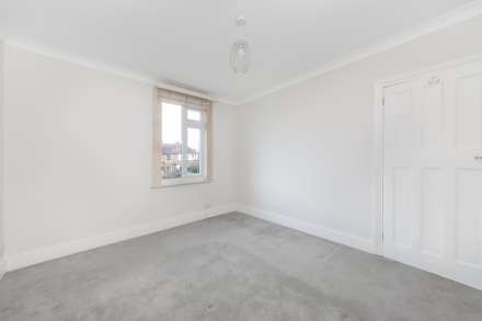 Myrtle Grove, New Malden, Image 10