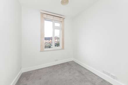 Myrtle Grove, New Malden, Image 12