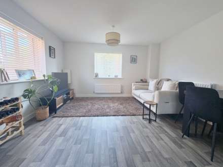 Oak Tree Way, Leatherhead, Image 3