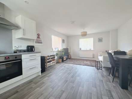 Oak Tree Way, Leatherhead, Image 4