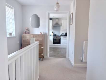Oak Tree Way, Leatherhead, Image 5