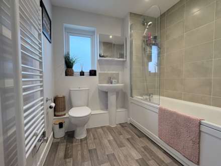 Oak Tree Way, Leatherhead, Image 6