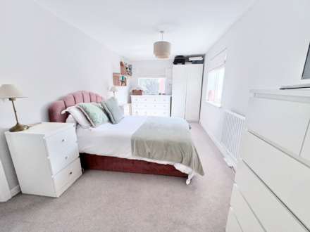 Oak Tree Way, Leatherhead, Image 7