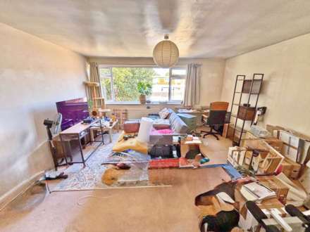 Deer Park Close, Kingston Upon Thames, Image 4