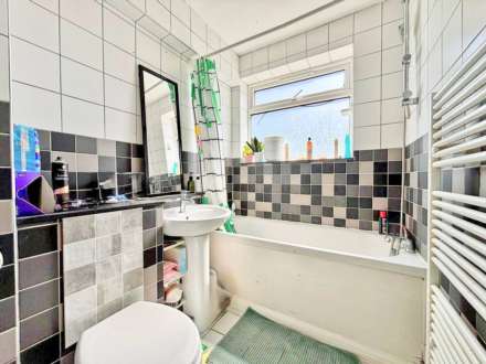 Deer Park Close, Kingston Upon Thames, Image 9