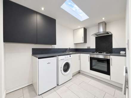 Knightwood Crescent, New Malden, Image 2