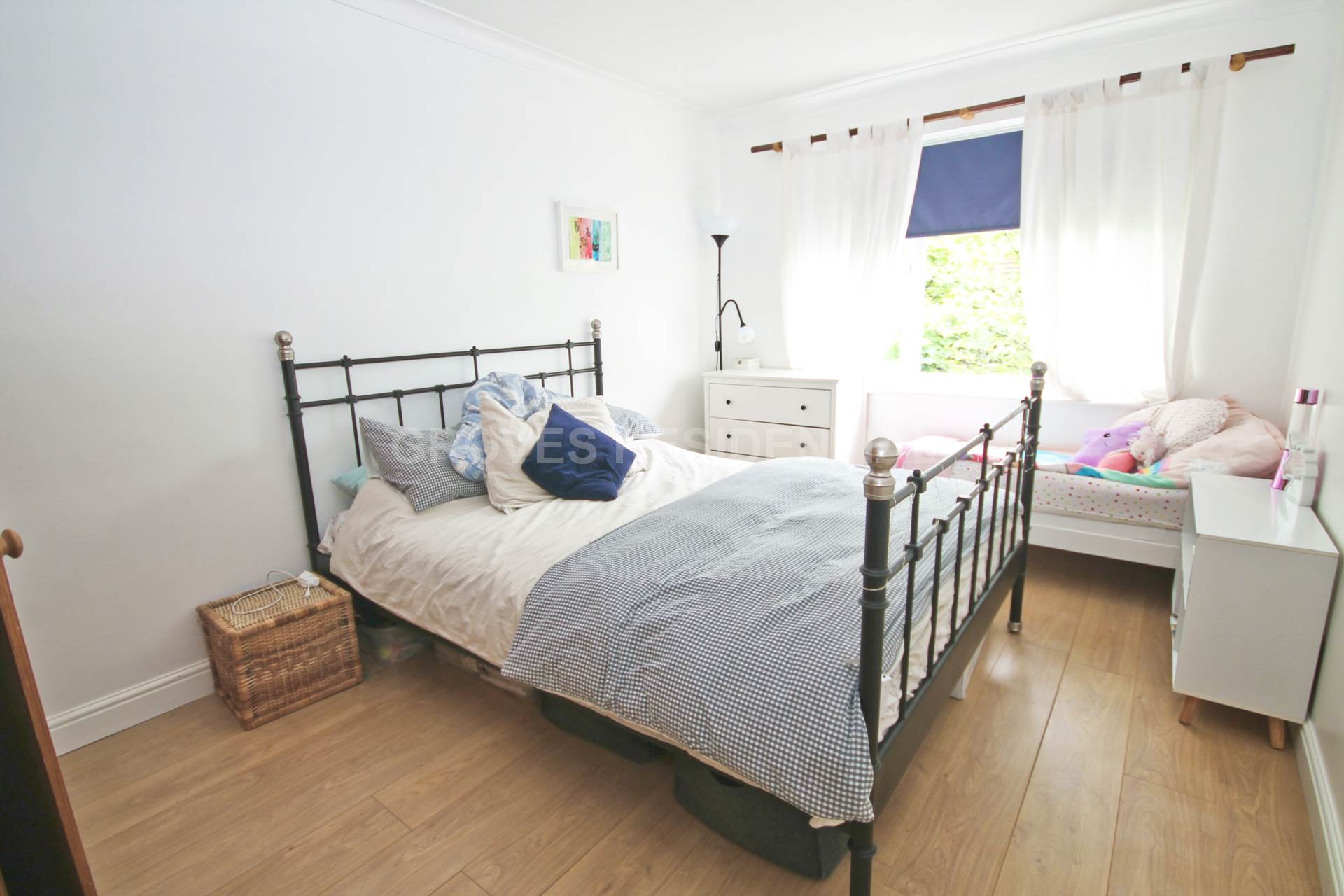 Sycamore Grove, New Malden, Image 5