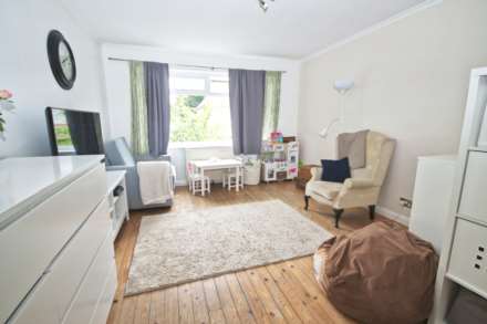 Sycamore Grove, New Malden, Image 2