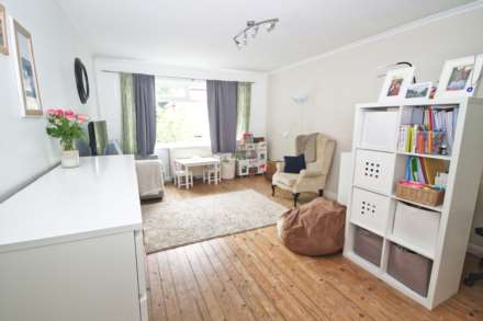 Sycamore Grove, New Malden, Image 3