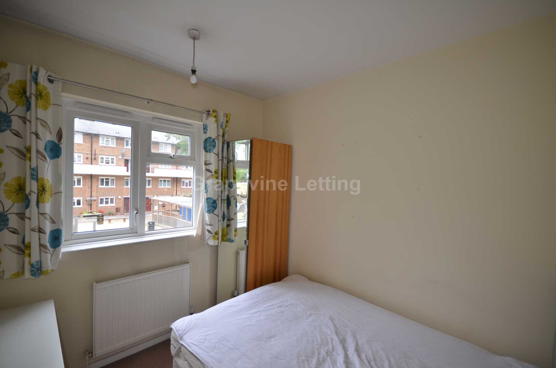 Three double bed with garden in Clapham North!, Image 9