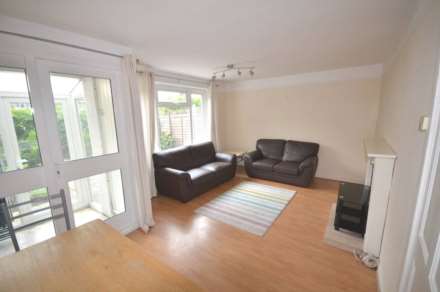 Three double bed with garden in Clapham North!