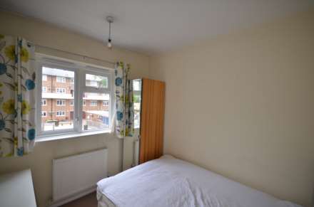Three double bed with garden in Clapham North!, Image 9