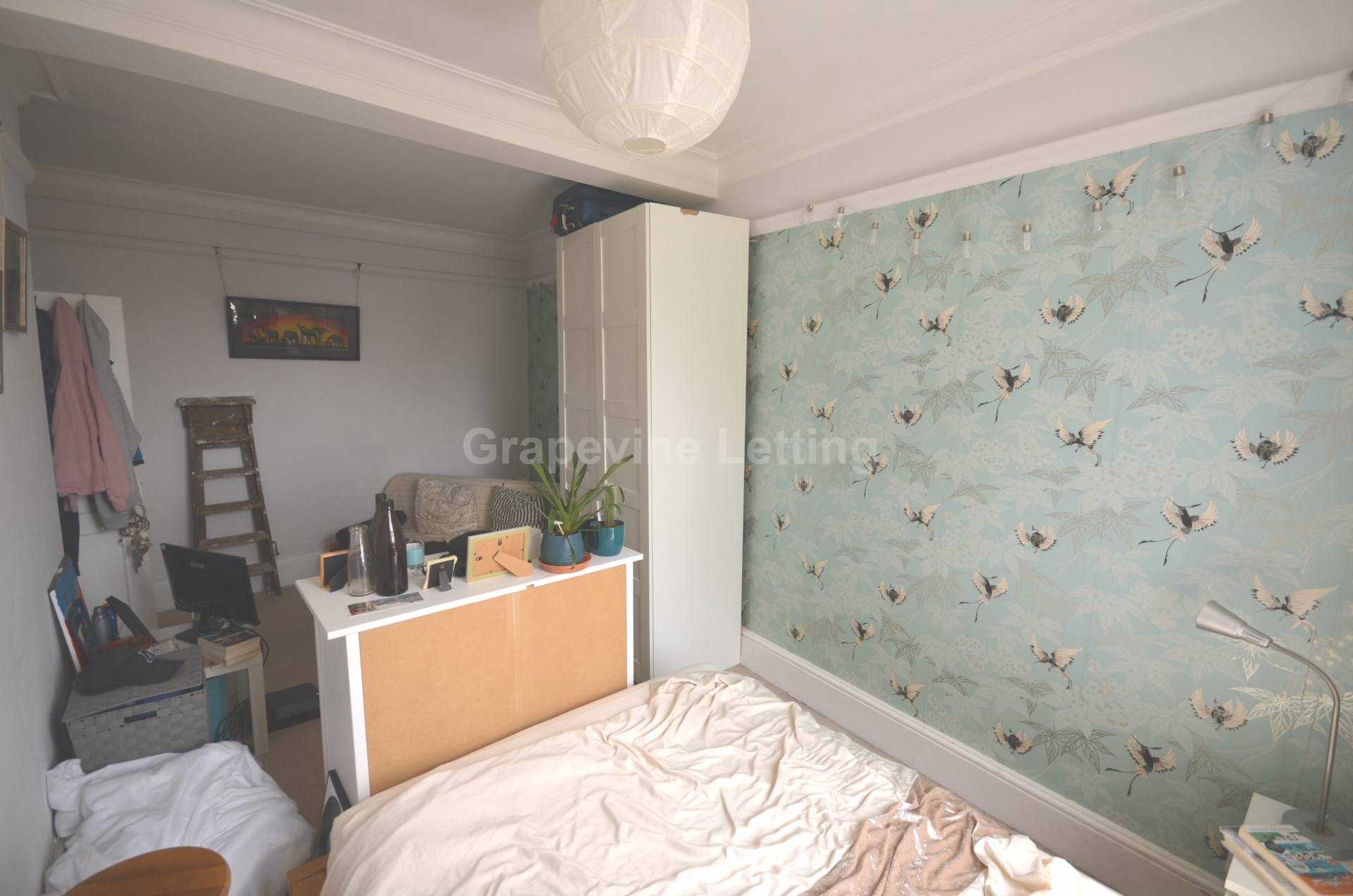 Clapham Common Southside, Clapham SW4, Image 10