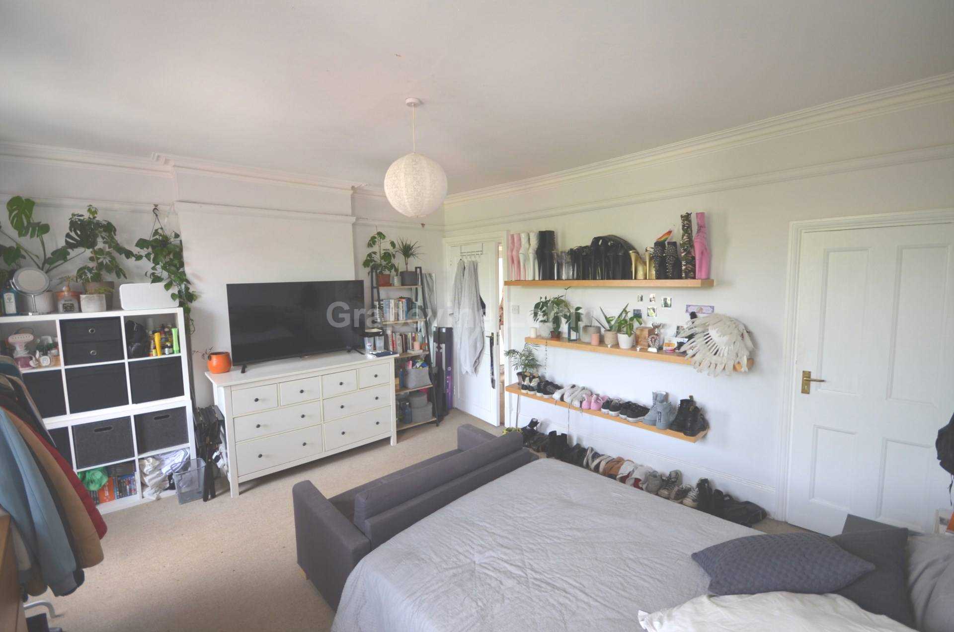 Clapham Common Southside, Clapham SW4, Image 6