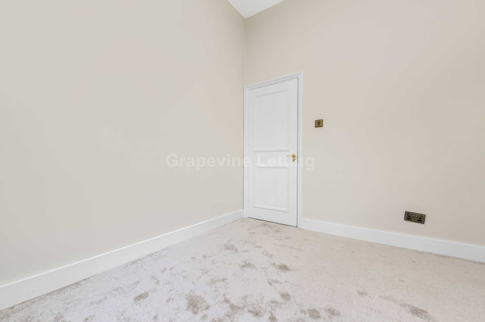 Elderwood Place, London, Image 4
