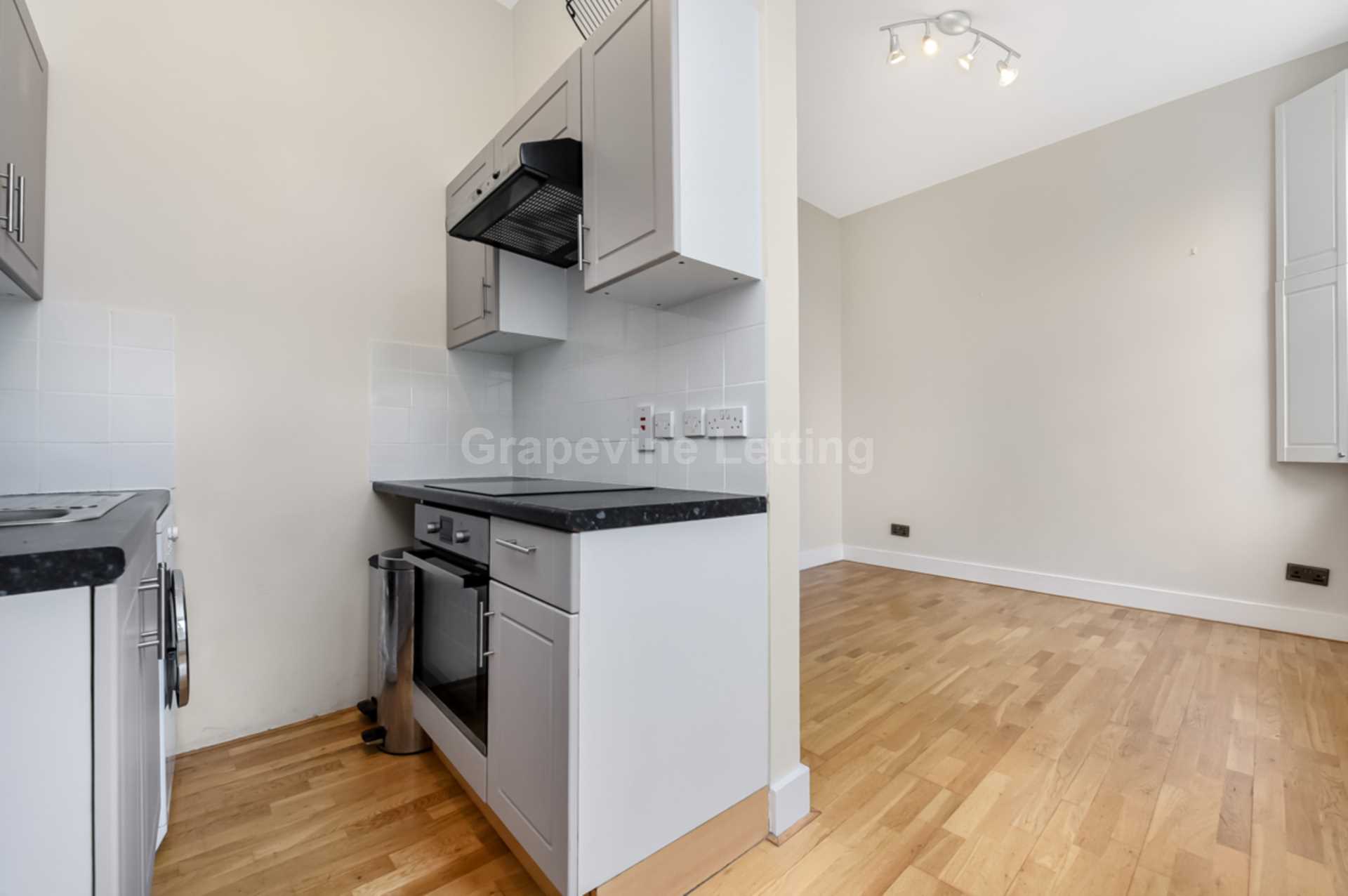 Elderwood Place, London, Image 7