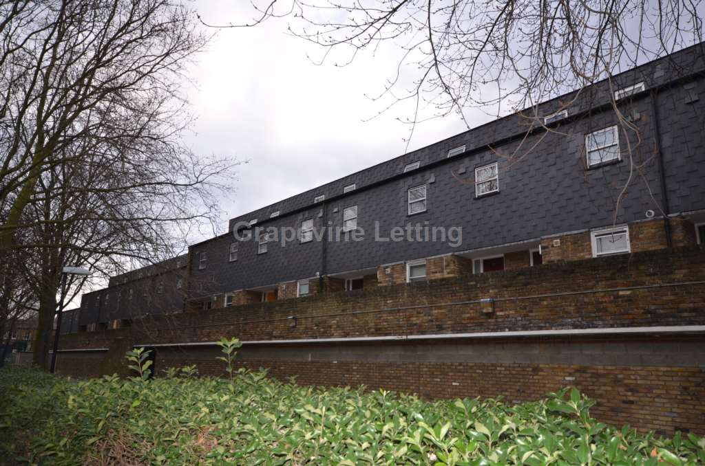 Urlwin Walk, Myatt Field, Image 4