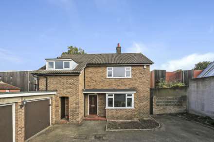 Four Bed Detached House -5 Mins Brixton Tube; Large Garden; Off Road Parking x 3, Image 1