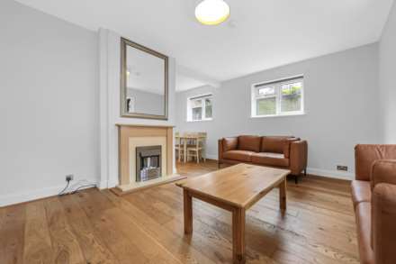 Four Bed Detached House -5 Mins Brixton Tube; Large Garden; Off Road Parking x 3, Image 2