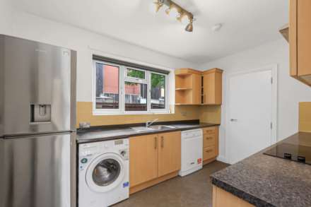 Four Bed Detached House -5 Mins Brixton Tube; Large Garden; Off Road Parking x 3, Image 4