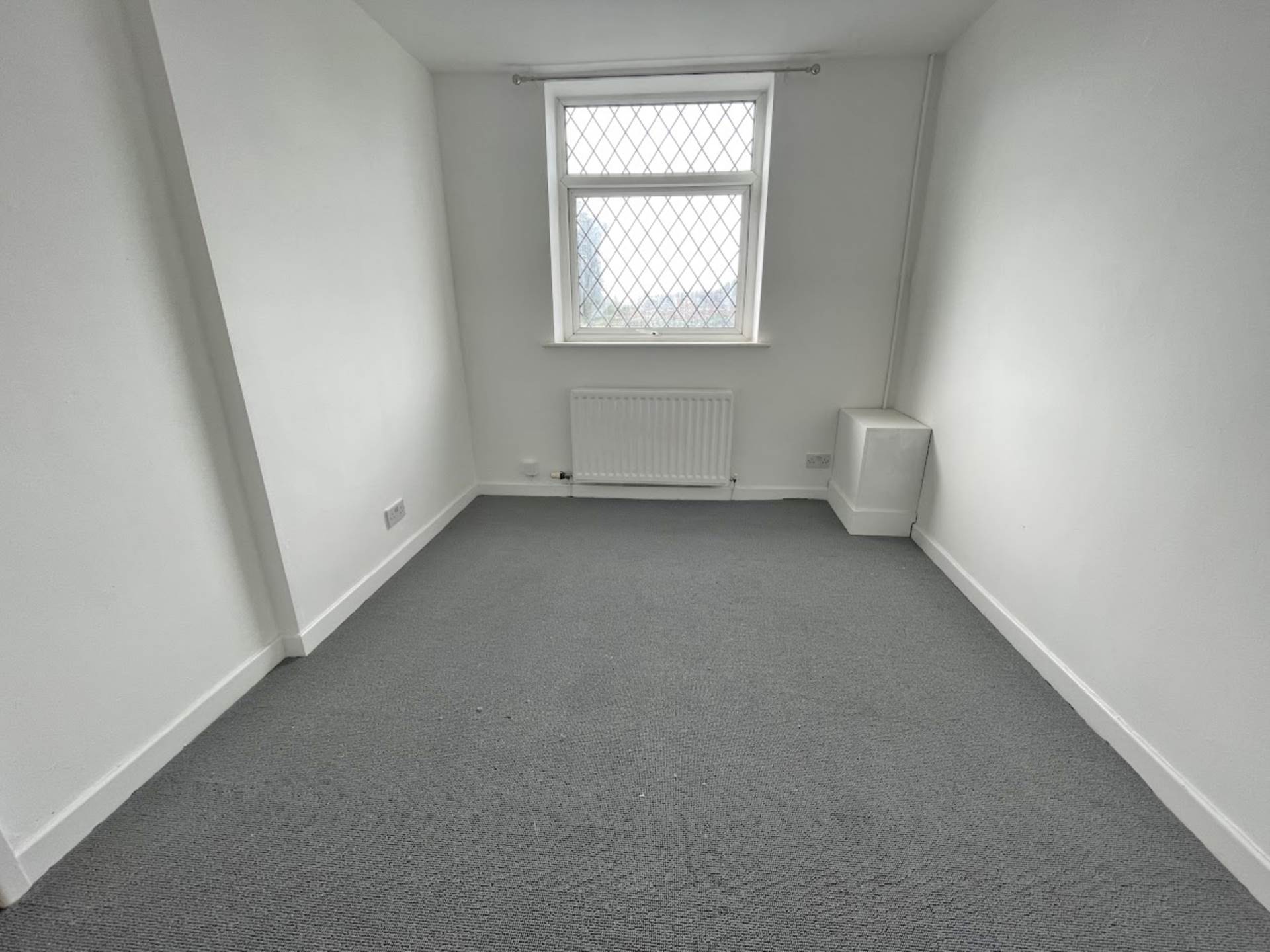 Oldham Road, Royton, Image 4