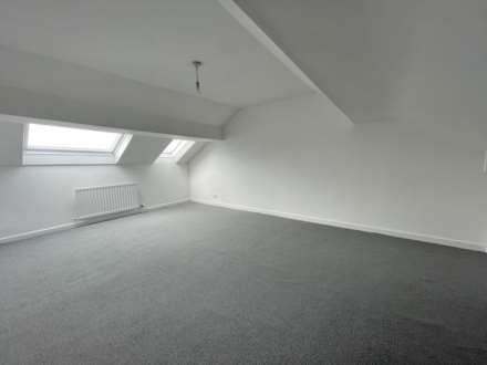 2 Bedroom Flat, Oldham Road, Royton