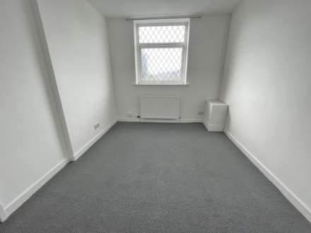 Oldham Road, Royton, Image 4