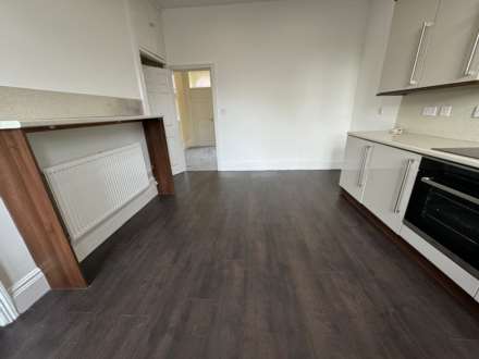 Rainshaw Street, Royton, Image 4