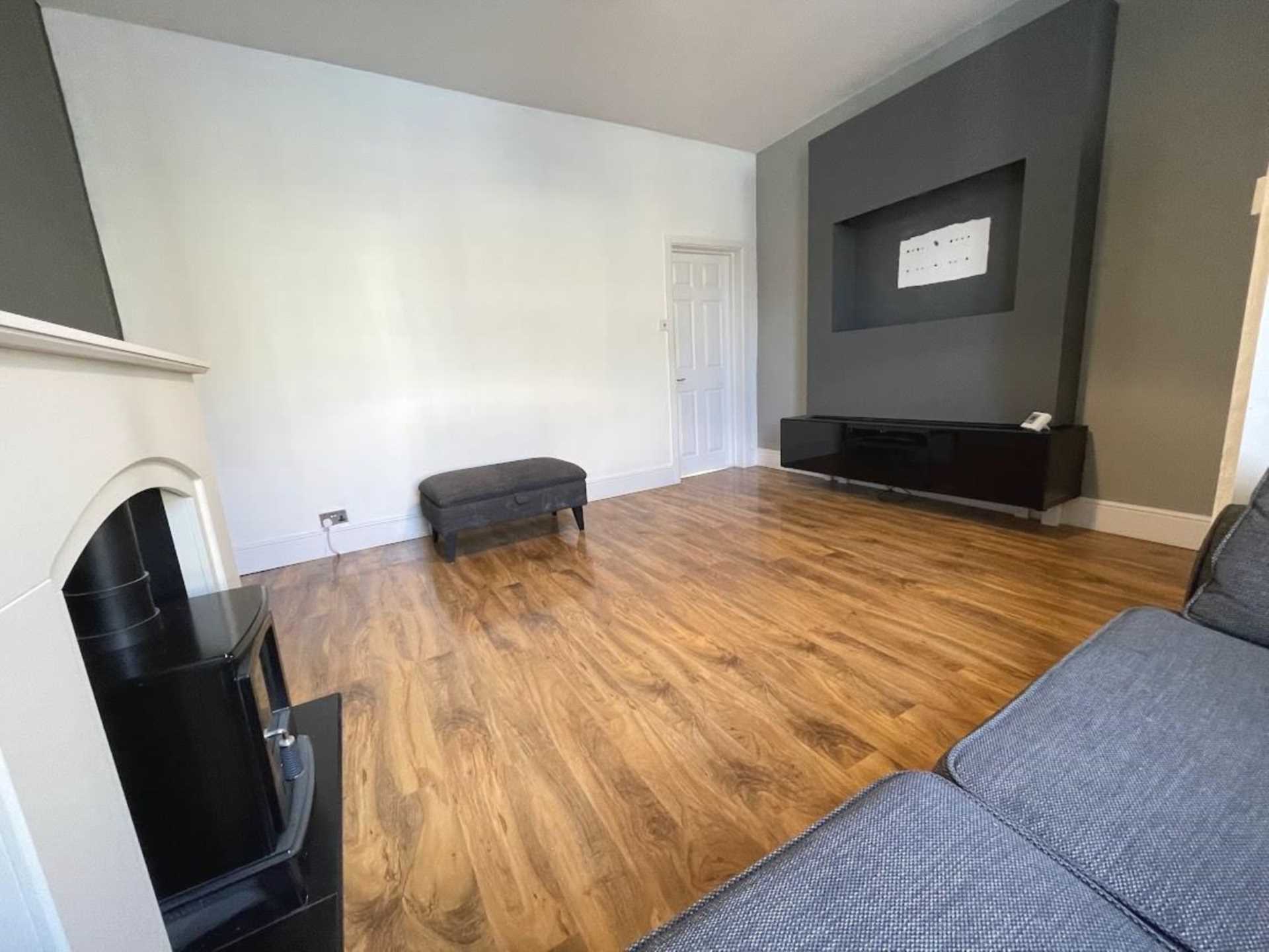 Milnrow Road, Shaw, Image 4