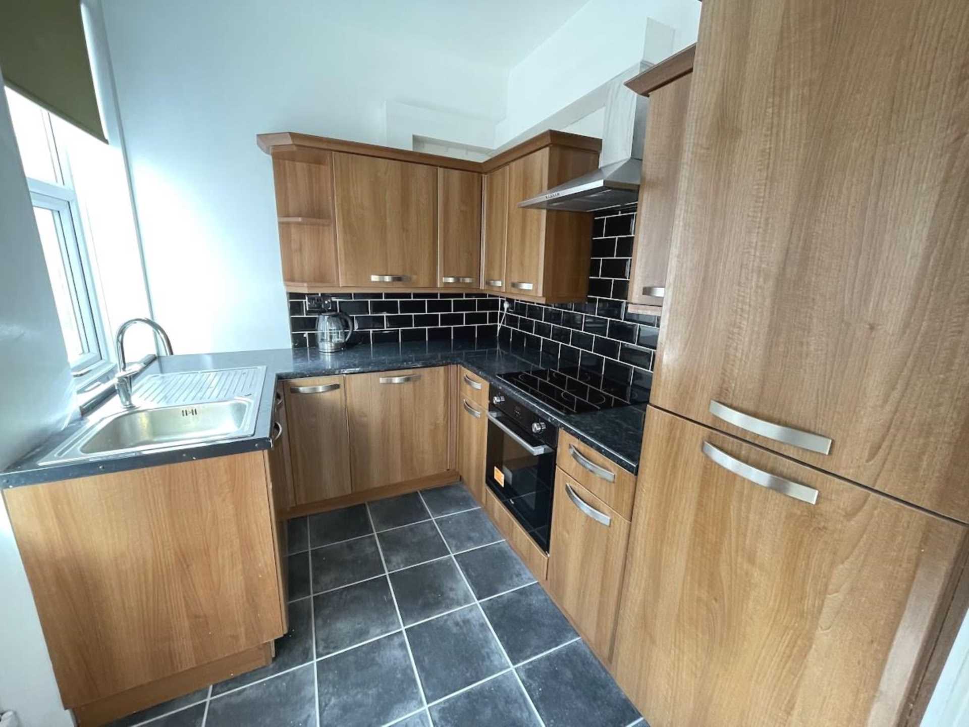Milnrow Road, Shaw, Image 5