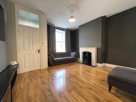 Milnrow Road, Shaw, Image 3