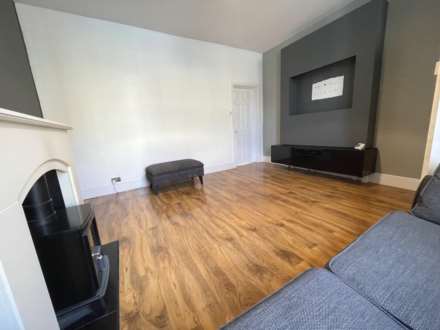 Milnrow Road, Shaw, Image 4