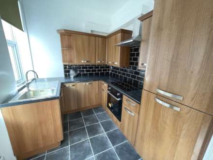 Milnrow Road, Shaw, Image 5