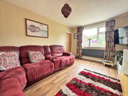 Three Acre Avenue, Oldham, Image 4
