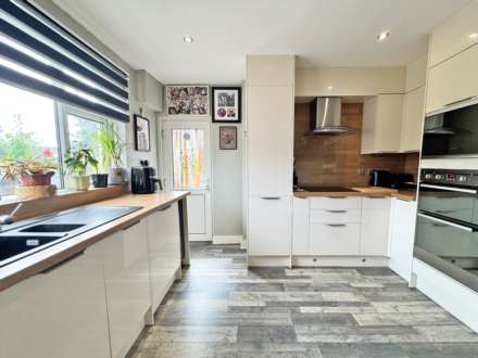 Three Acre Avenue, Oldham, Image 6