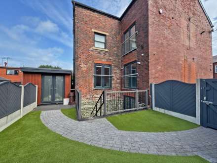 Rochdale Road, Royton, Image 20
