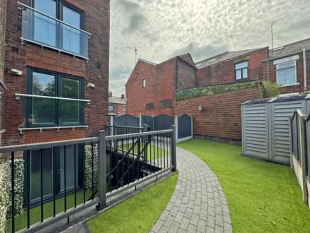 Rochdale Road, Royton, Image 21