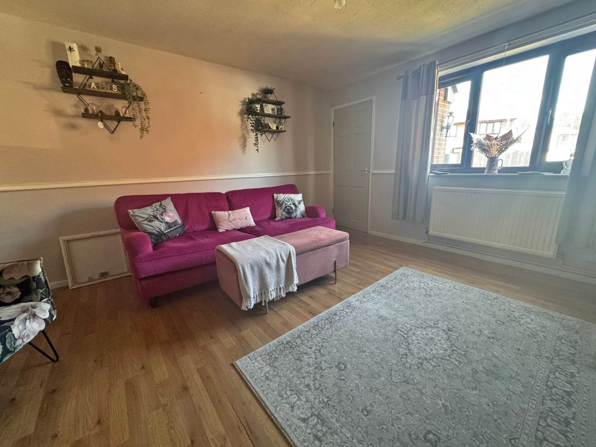 Kingston Close, Shaw, Image 4