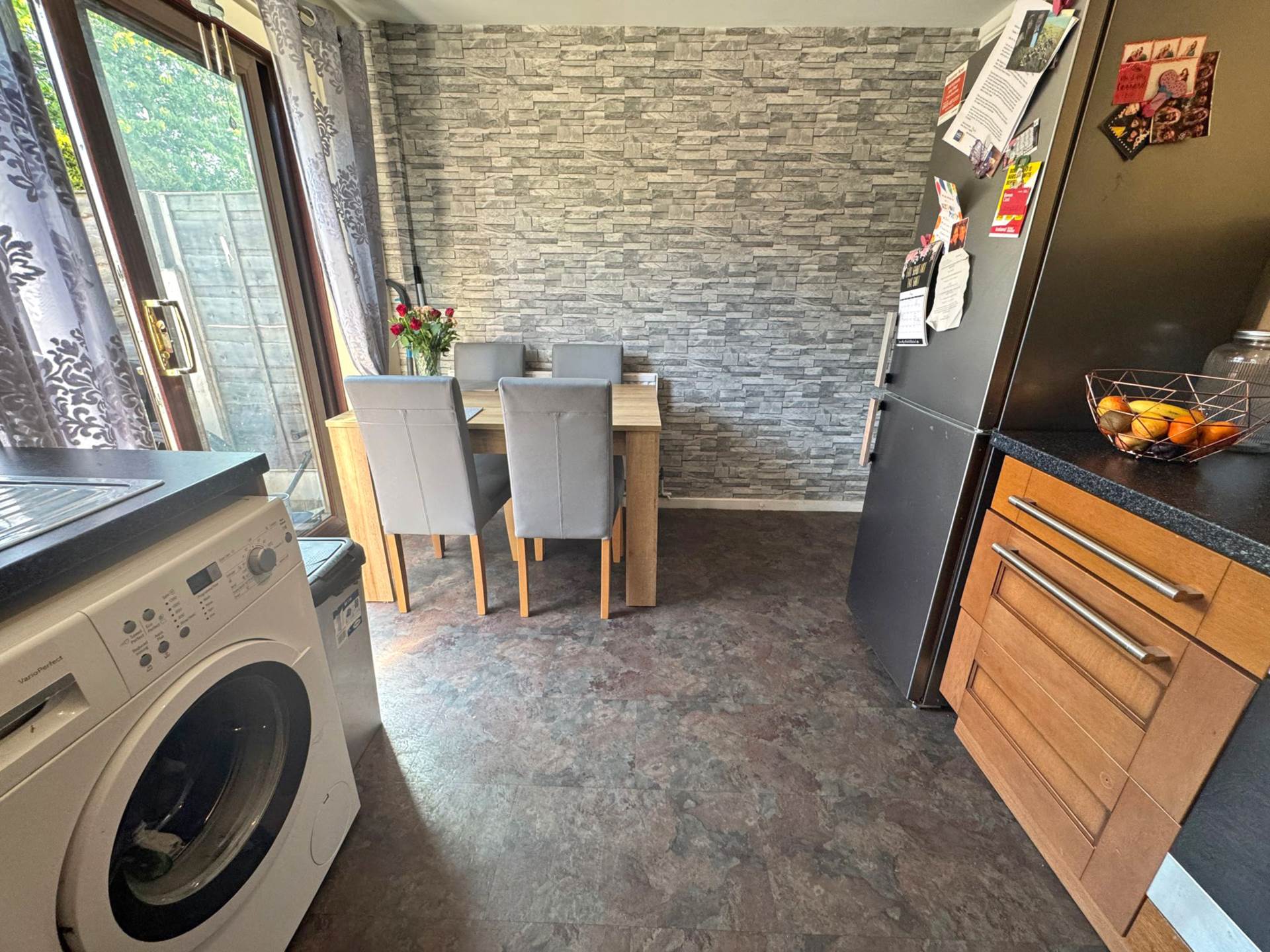 Kingston Close, Shaw, Image 5
