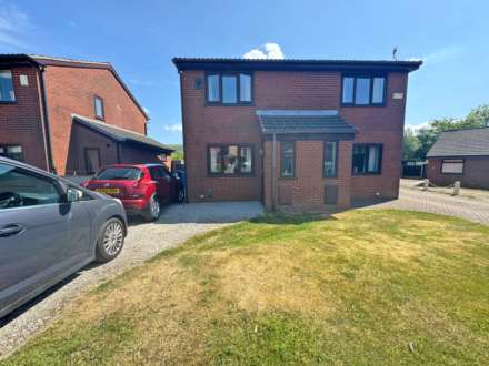 Kingston Close, Shaw, Image 1