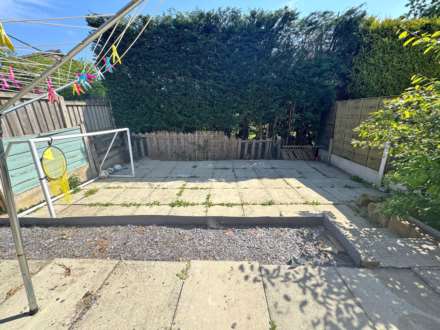 Kingston Close, Shaw, Image 11