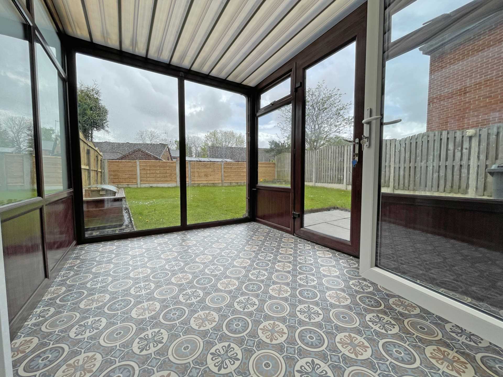 Chelsea Close, Shaw, Image 10