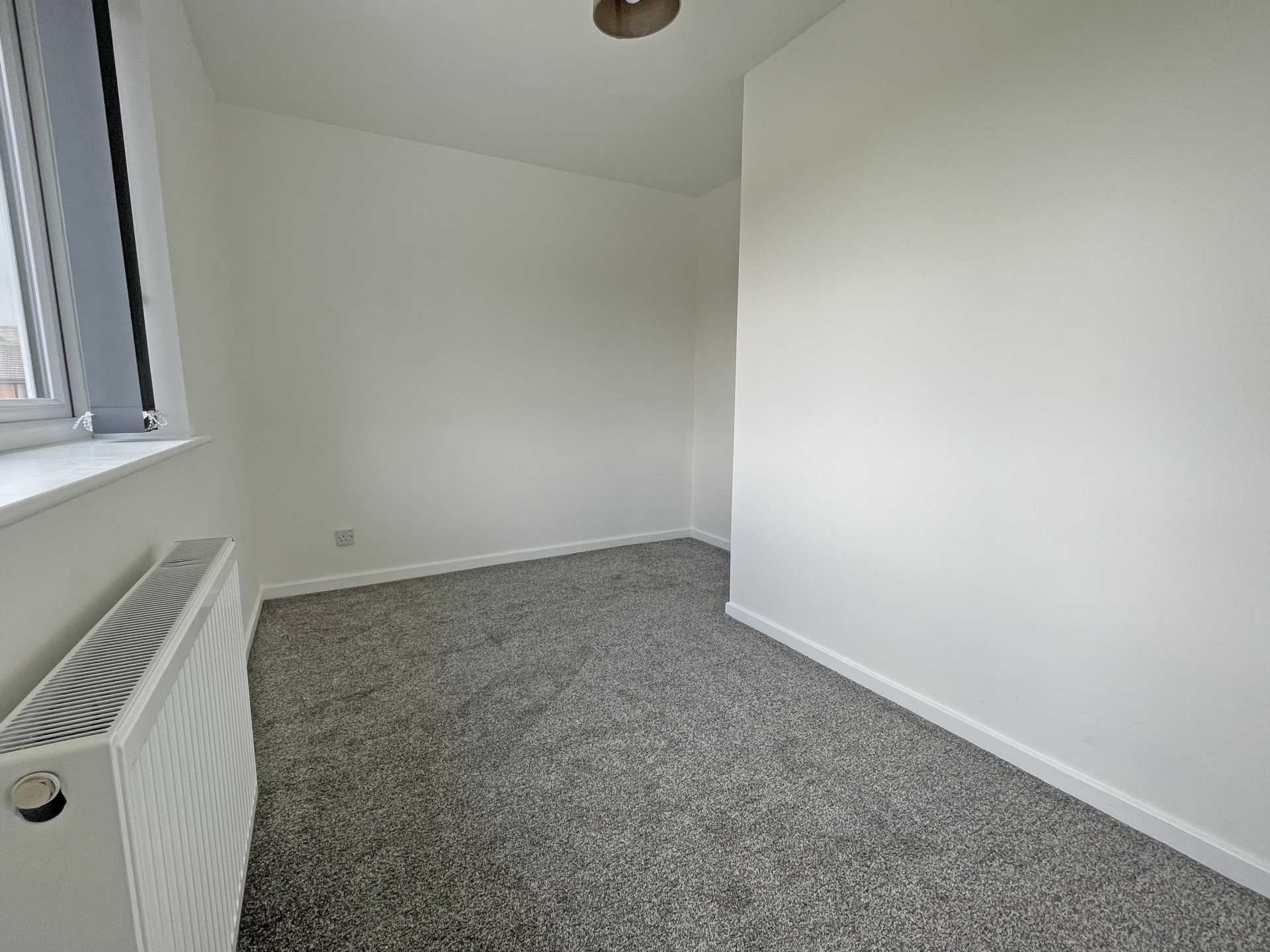 Chelsea Close, Shaw, Image 15