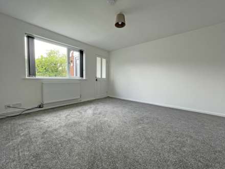 Chelsea Close, Shaw, Image 11