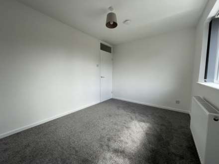 Chelsea Close, Shaw, Image 13